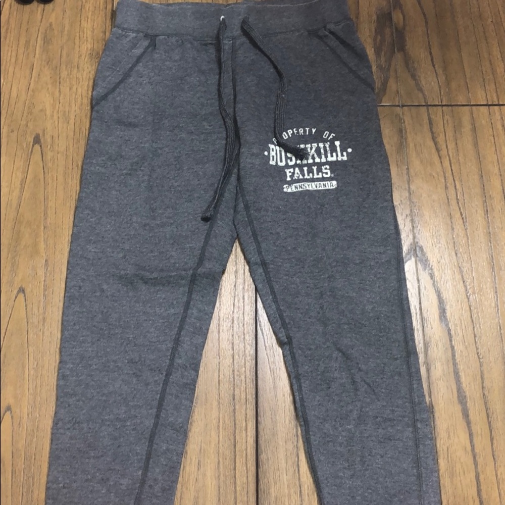 gray sweatpants